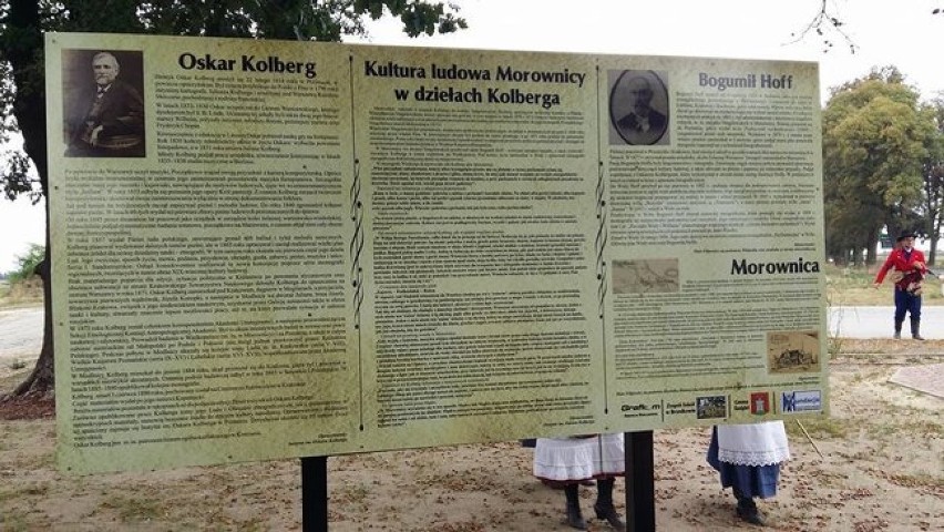 Tablice informacyjne na skwerze Kolberga i Hoffa