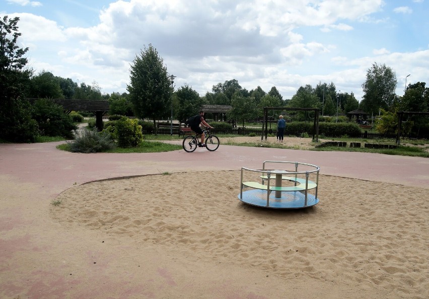 Plac zabaw w parku przy ulicy Kutrzeby