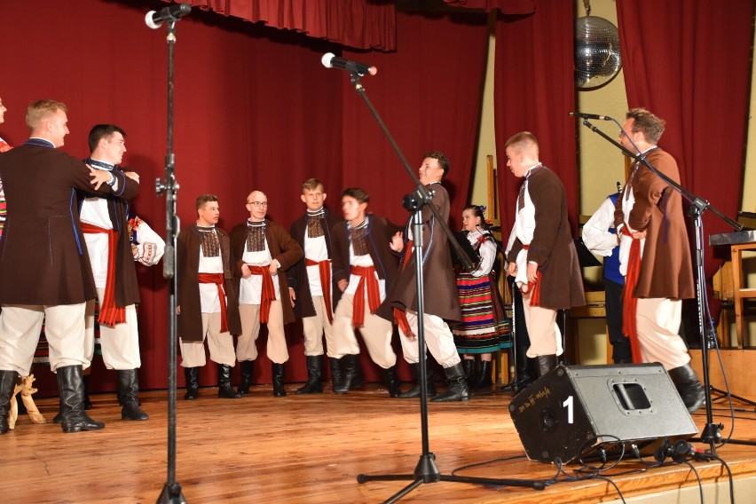 Folklor zawitał do Kębłowa już po raz dziewiąty. Występy zachwyciły widzów