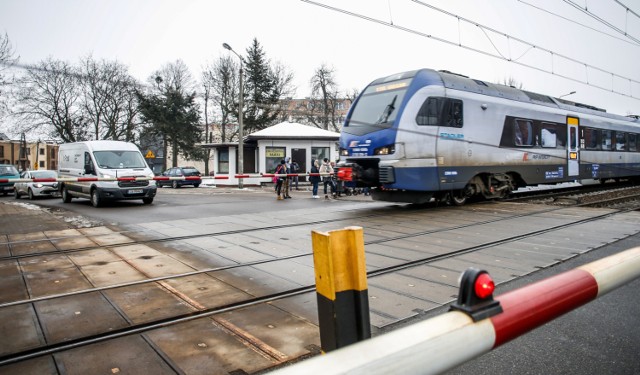 Orunia, przejazd przy zbiegu ulic:Dworcowej,Gościnnej i Smętnej