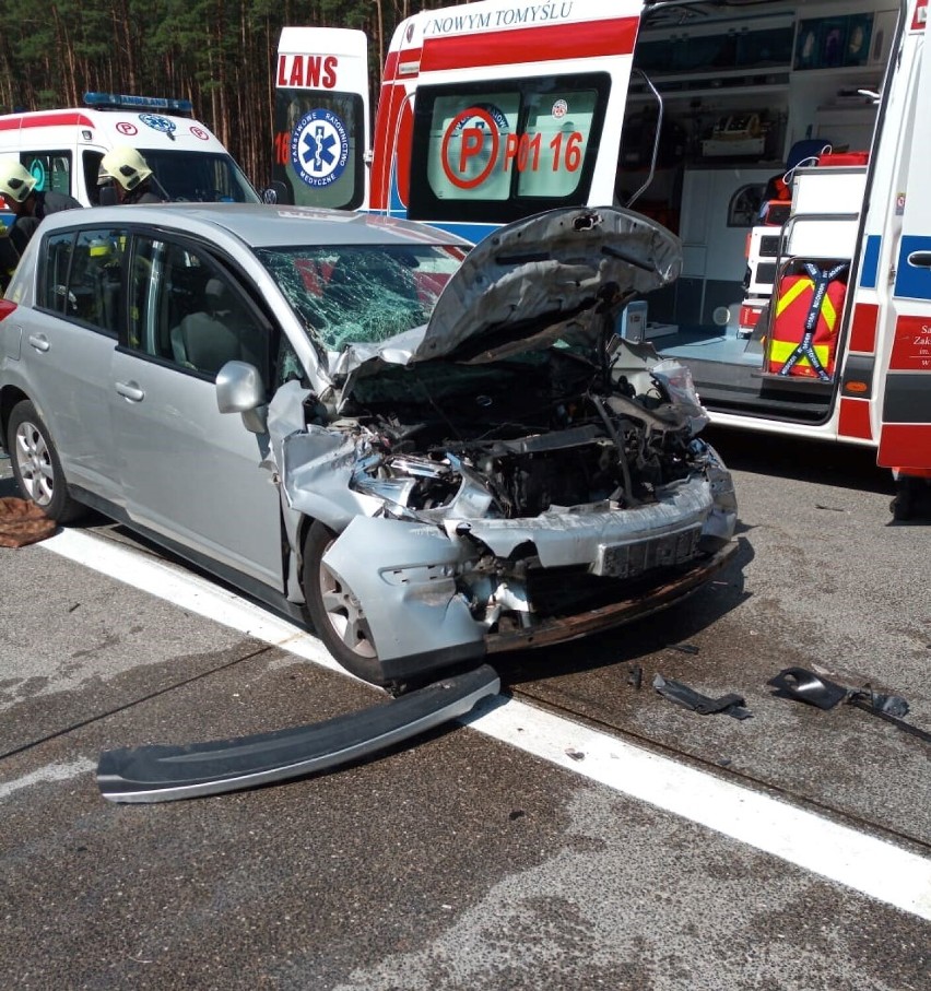 Wypadek na 97 kilometrze autostrady A2. Auto osobowe wjechało w naczepę [FOTO][FILMY]