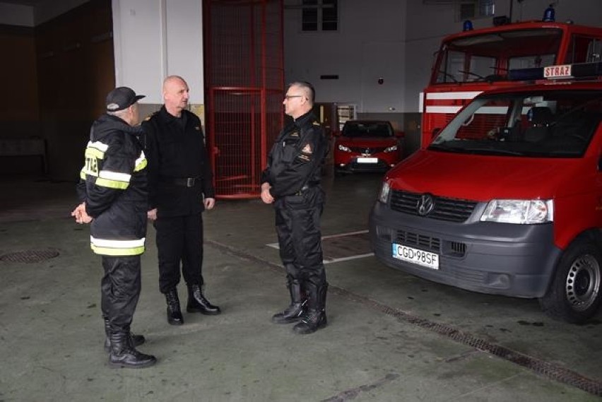 Komendant główny PSP gen. brygadier Leszek Suski wspólnie...