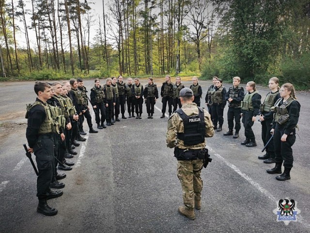 Wałbrzyscy uczniowie na poligonie w Kokotku przeszli szkolenie taktyczne