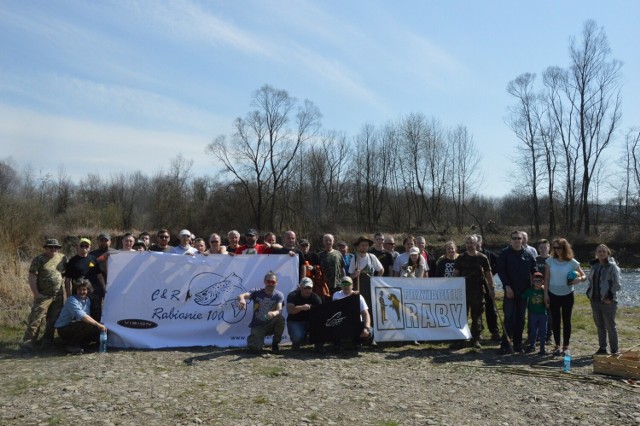 Przyjaciele Raby zapraszają do Dobczyc i Gdowa na niedzielną akcję sprzątanie rzeki i jej brzegów