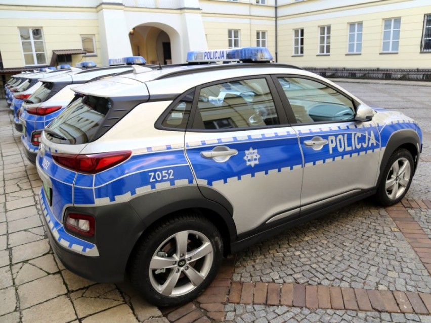Policja przesiadła się do elektryków. Pierwsze radiowozy na prąd na ulicach Warszawy