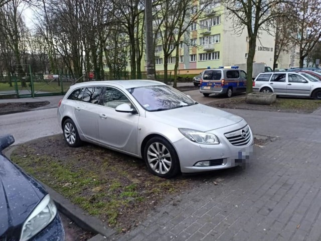 Straż Miejska Inowrocław opublikowała najnowsze zdjęcia nieprawidłowo zaparkowanych aut. W styczniu 2022 roku otrzymała 113 zgłoszeń od mieszkańców dotyczących parkowania pojazdów przez ich sąsiadów. Zobaczcie zdjęcia >>>>>