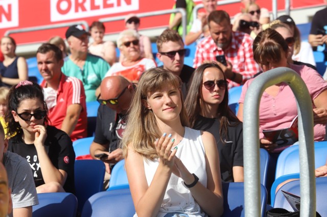 Memoriał Janusza Kusocińskiego oglądało z trybun Stadionu Śląskiego kilka tysięcy widzów

Zobacz kolejne zdjęcia. Przesuwaj zdjęcia w prawo - naciśnij strzałkę lub przycisk NASTĘPNE