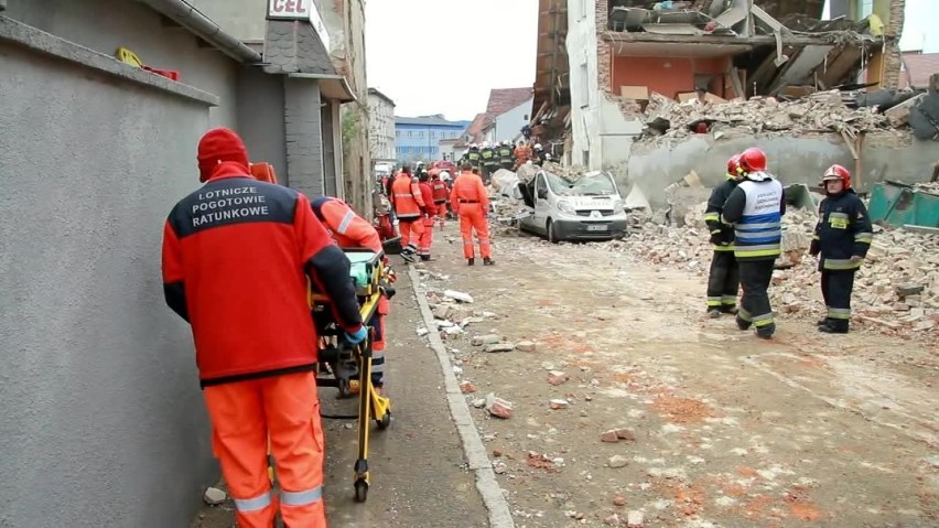 Strażacy z Jastrzębia: szukają zasypanych w Świebodzicach