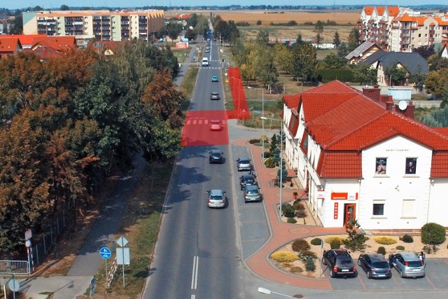 W tym miejscu przy ul. Jagiellońskiej w Kluczborku powstanie nowych chodnik i przejście dla pieszych.