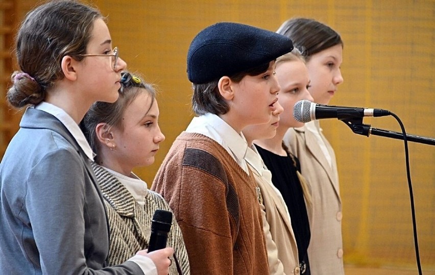 Program artystyczny pt. „Tylko guziki nieugięte przetrwały…”...