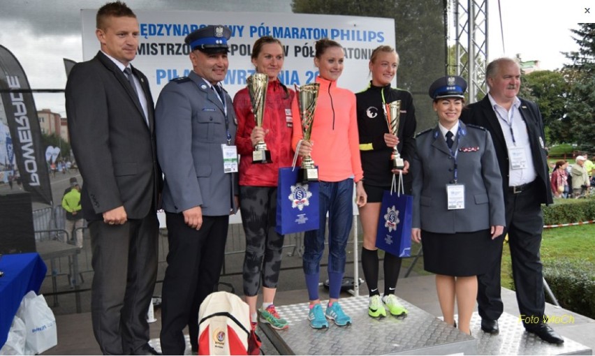 Złotowscy policjanci na podium "Otwartego międzynarodowego pucharu policji w półmaratonie"