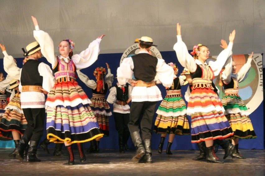„Kaniorowcy” tańczyli i śpiewali w Ogrodzie Saskim (ZDJĘCIA)