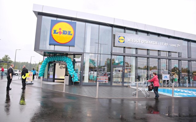 Lidl ruszy ze sprzedażą online. Zakupy będziesz mógł zrobić przez Internet i odebrać w Paczkomacie. W ten sposób sieć chce ominąć zakaz handlu w niedzielę?