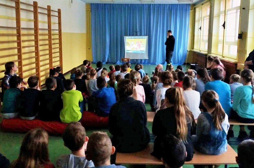 Straż w Chodzieży zorganizowała akcję edukacyjną dla uczniów [FOTO]