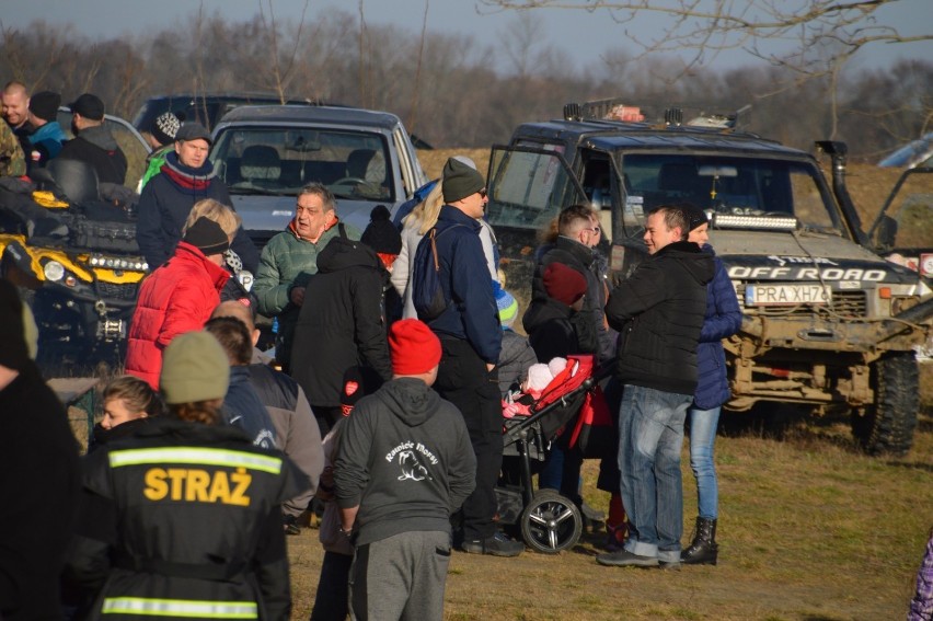 Rawicz. Morsy, kijkarze, druhowie OSP i Offroadowcy z Rawicza grają na poligonie z Wielką Orkiestrą Świątecznej Pomocy 2020! [ZDJĘCIA, FILM]