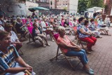 Kino na leżakach w Chorzowie. Centrum Integracji Międzypokoleniowej zaprasza na CIMovie, czyli seanse pod chmurką