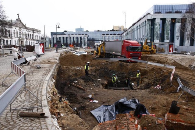 Plac Krasińskich ponownie otwarty. To jednak nie koniec robót i utrudnień