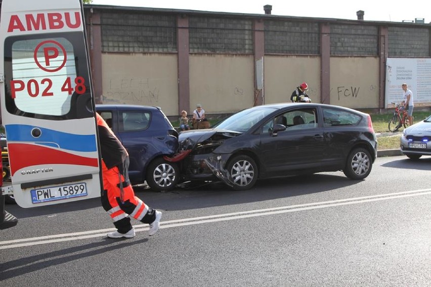 Karambol z udziałem trzech osobówek na ulicy Żeromskiego w Wolsztynie