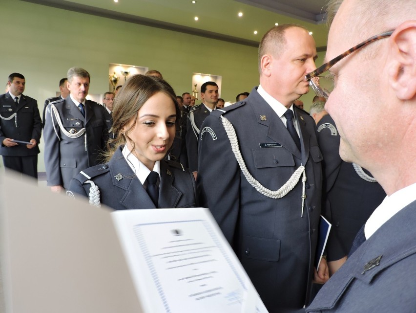 Nagrody i awanse na wyższe stanowiska służbowe w Zakładzie Karnym w Łowiczu [ZDJĘCIA]