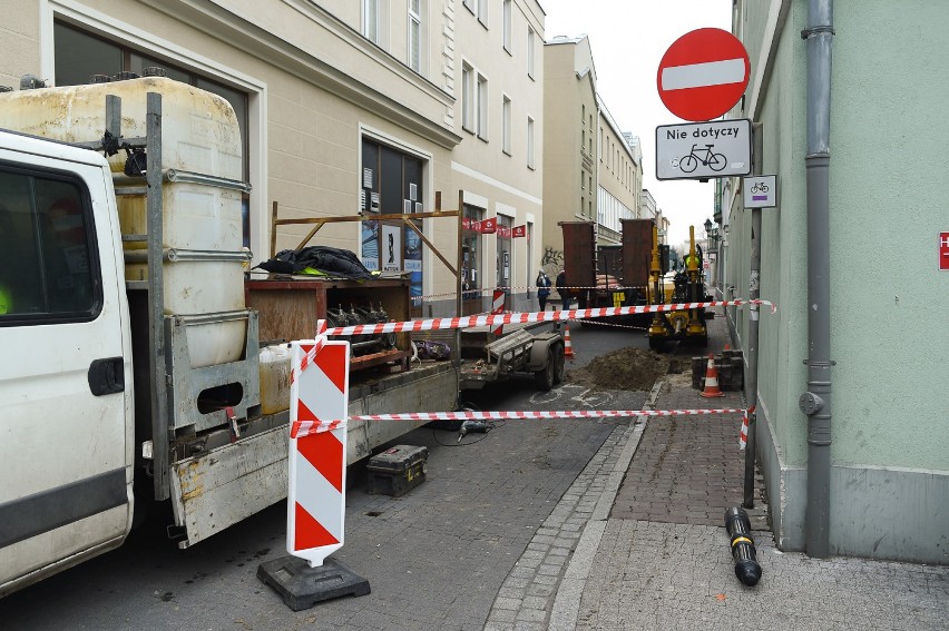 Bracka w  Lesznie cała rozkopana. Pracują dwie ekipy jednocześnie