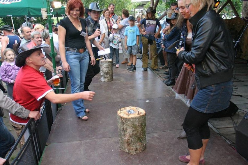 Bar Country Żelistrzewo: Mistrzostwa we wbijaniu gwoździ,...