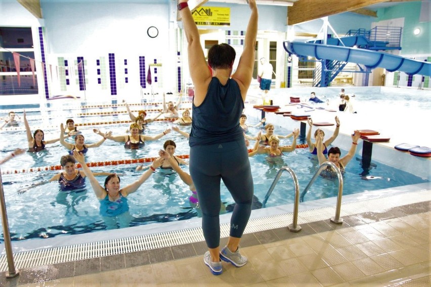 Akcja charytatywna na basenie - podczas aqua aerobiku