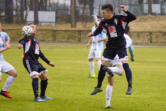 Unia Solec Kujawski - Łokietek Brześć Kujawski 1:1 (1:1) 
Bramki: Jakub Witucki (42) - Billy Abbott (13, karny)

  ZAPIS RELACJA NA ŻYWO, STRZELCY, TABELA 4 LIGI - TUTAJ  


 Wideo. Lider - LTP 3:1 w 5 lidze

