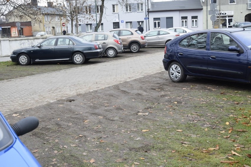 Pierwszy trawiasty parking w mieście, zbudowany w tym roku...