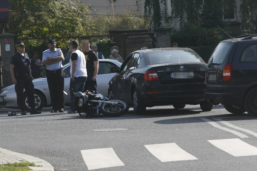 Wypadek motocyklisty w Legnicy (ZDJĘCIA)