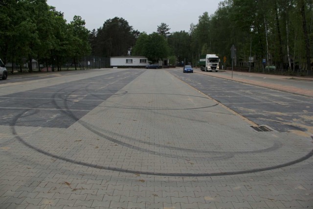 Mieszkańcy i letnicy interweniują w sprawie nowych dróg na terenie Ośrodka Wypoczynkowego w Mierzynie, które stały się areną popisów motocyklistów i kierowców aut.