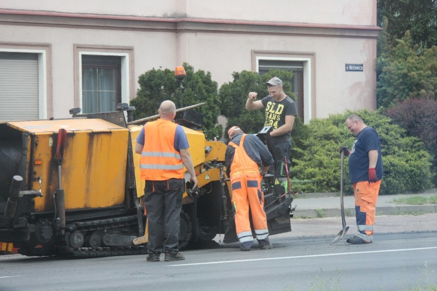 Trwają prace naprawcze nawierzchni. Tym razem korki na Mickiewicza w Krotoszynie [ZDJĘCIA]