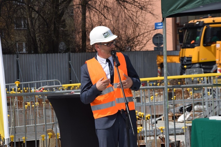 Wmurowanie aktu erekcyjnego w budowę Pszczyńskiego Centrum...