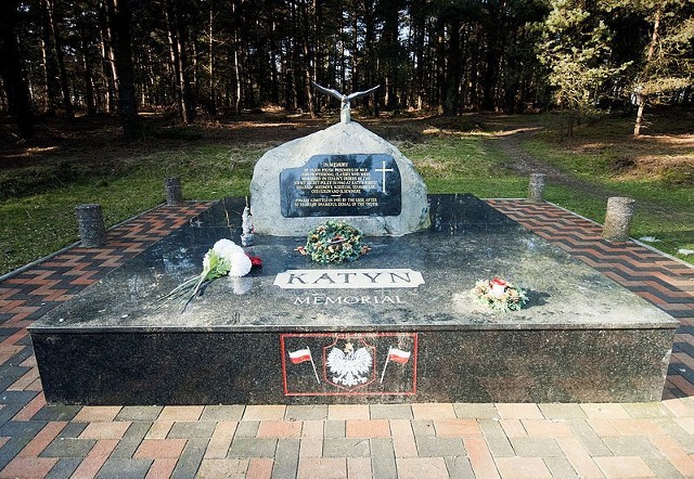Źródło: http://commons.wikimedia.org/wiki/File:Katyn_Memorial_Cannock.jpg