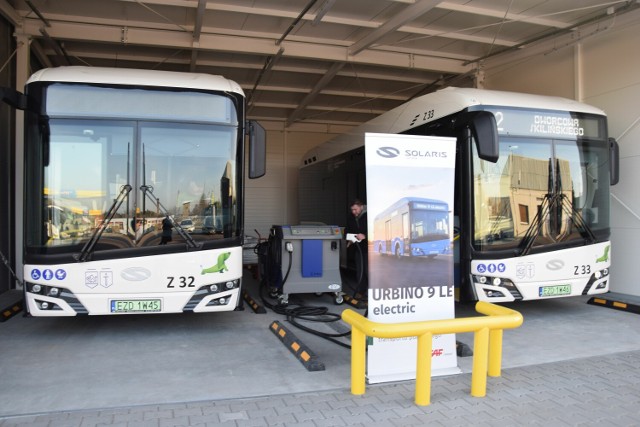 Dwa nowe autobusy elektryczne dołączyły właśnie do taboru Miejskiego Przedsiębiorstwa Komunikacji w Zduńskiej Woli. Obecnie jest ich sześć. Zostały kupione dzięki unijnej dotacji unijnej, jaką  zdobyło MPK.