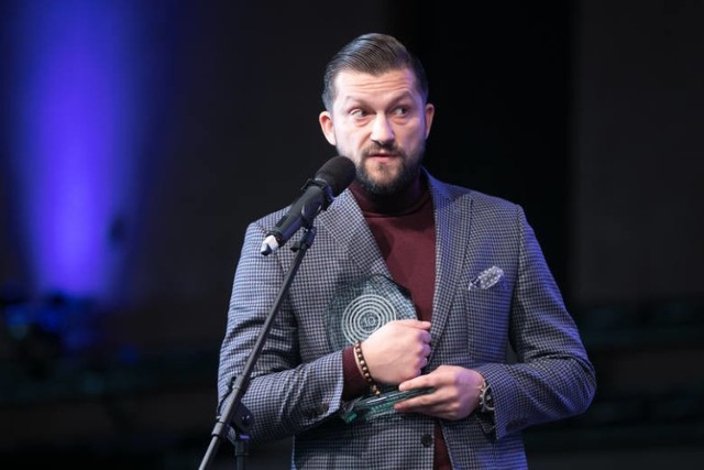 Dawid Błaszczykowski podczas styczniowej gali plebiscytu 10 Asów Małopolski 2019 (odebrał za brata Jakuba Nagrodę Specjalną za jego wielki wkład w uratowanie Wisły Kraków przed upadkiem).