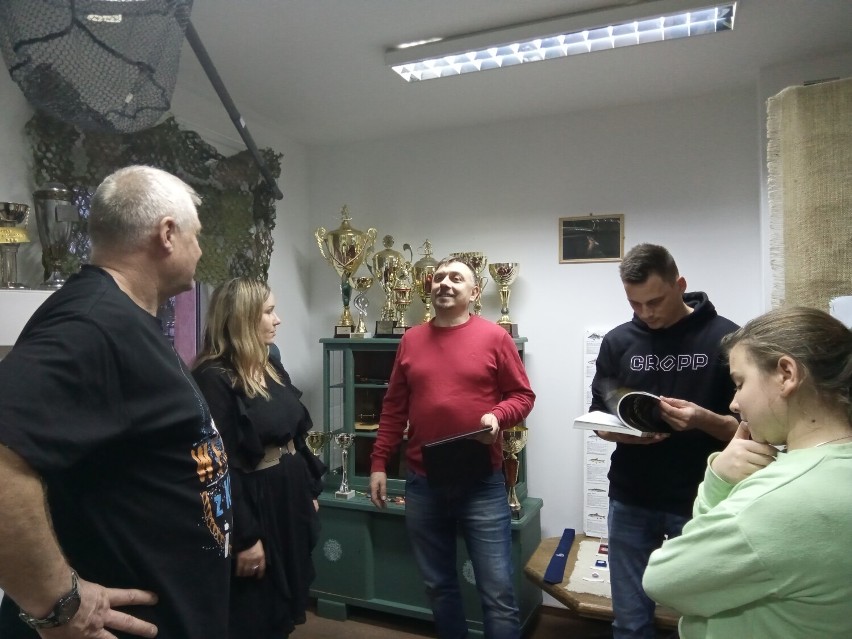 "Wędkarska pasja" - wystawa do oglądania w filii MDK w Karsznicach ZDJĘCIA