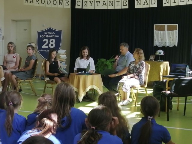 Narodowe Czytanie w Szkole Podstawowej numer 28 w Kielcach. Czytali uczniowie, nauczyciele i rodzice