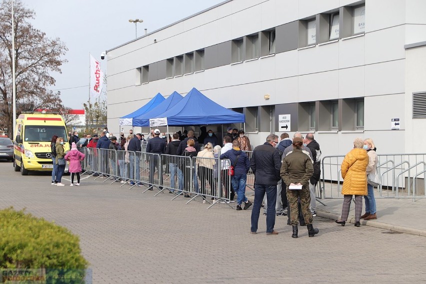 Ruszył Powszechny Punkt Szczepień przeciwko COVID-19 w hali...