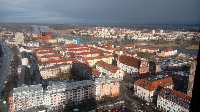 Słubice i Frankfurt dzieli jedynie most. Wielu Słubiczan przeprowadza się do Frankfurtu, bo tu już są lepsze warunki socjalne