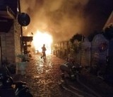 W nocy wybuchł pożar w Osiecznicy. Stodoła zajęła się ogniem. Sześć zastępów straży pożarnej walczyło z żywiołem
