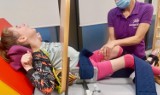 Brzeszcze. 14-letnia Nikola Kurpas bardzo cierpi. Czeka ją druga operacja biodra. Pomóc można na pikniku [ZDJĘCIA]