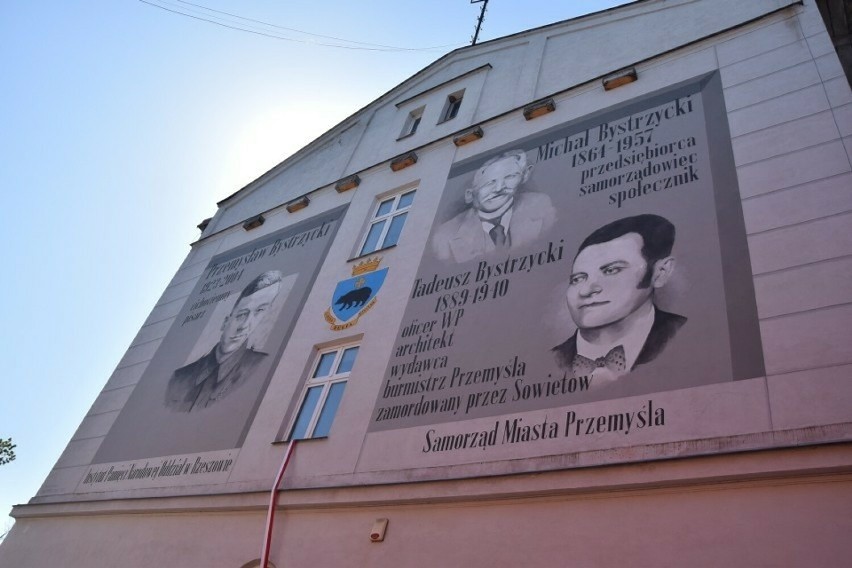 Mural rodziny Bystrzyckich w centrum Przemyśla.