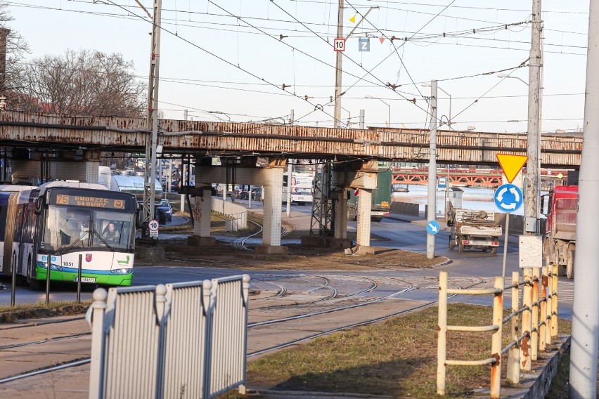 Remont wiaduktu kolejowego w centrum Szczecina. Jaki jest zakres prac? Zobacz zdjęcia