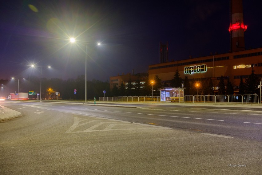 Tarnów włączył się w samorządowy protest. Na godzinę zgasły lampy przy ulicach Spokojnej i Elektrycznej [ZDJĘCIA]