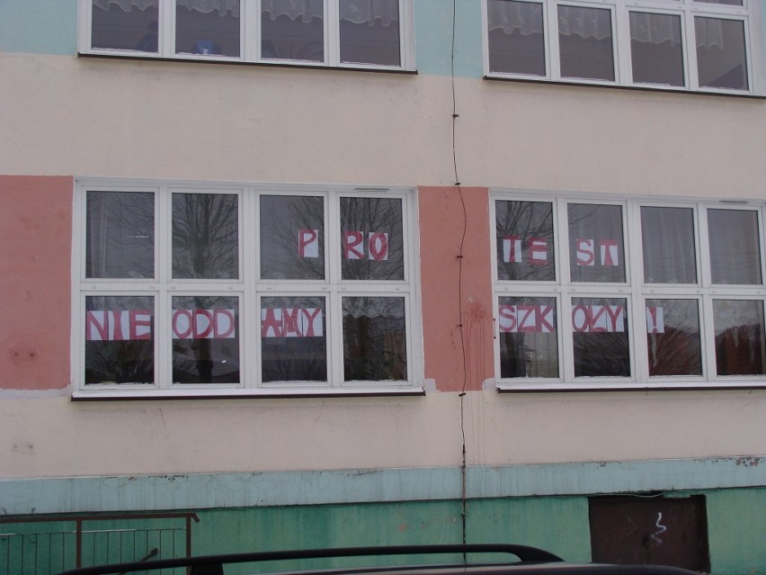 Protest przeciwko likwidacji gimnazjum nr 3 w Chełmie