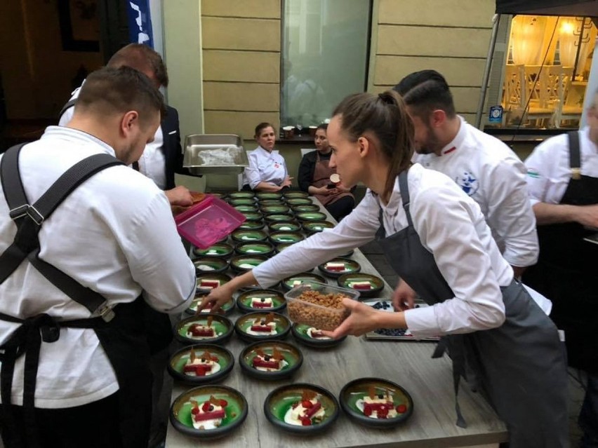 Leszno. Nie wszystkie restauracje otworzyły się po lockoucie. Znika  z rynku Grodzka 12 [ZDJĘCIA]