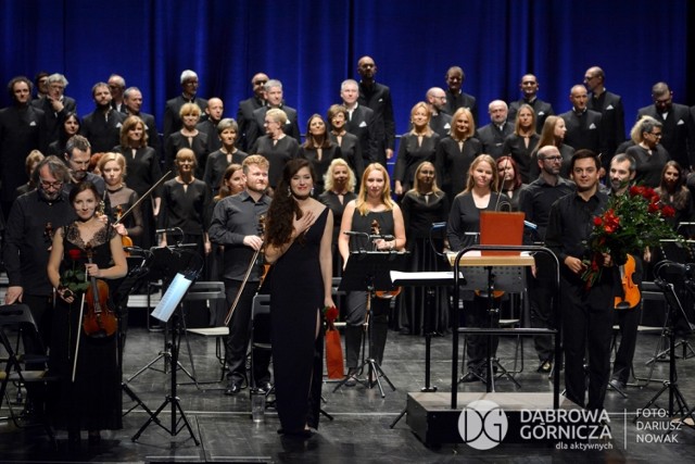 Koncert w dąbrowskim PKZ Zobacz kolejne zdjęcia/plansze. Przesuwaj zdjęcia w prawo - naciśnij strzałkę lub przycisk NASTĘPNE