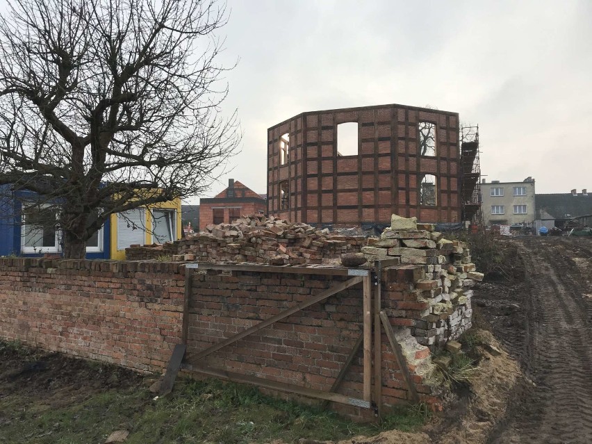 W Sierakowie trwa odbudowa dawnego kościoła ewangelickiego....