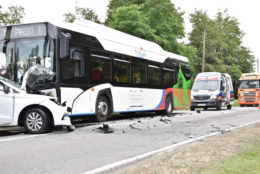 Malbork. O autobusy elektryczne pyta radny Dariusz Rowiński. Jak często uczestniczą w stłuczkach i wypadkach, po których czeka je postój?