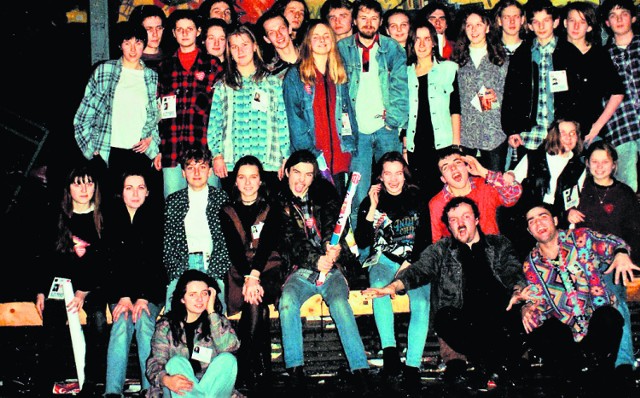 Rok 1995, wolontariusze WOŚP w studenckim klubie Od Nowa